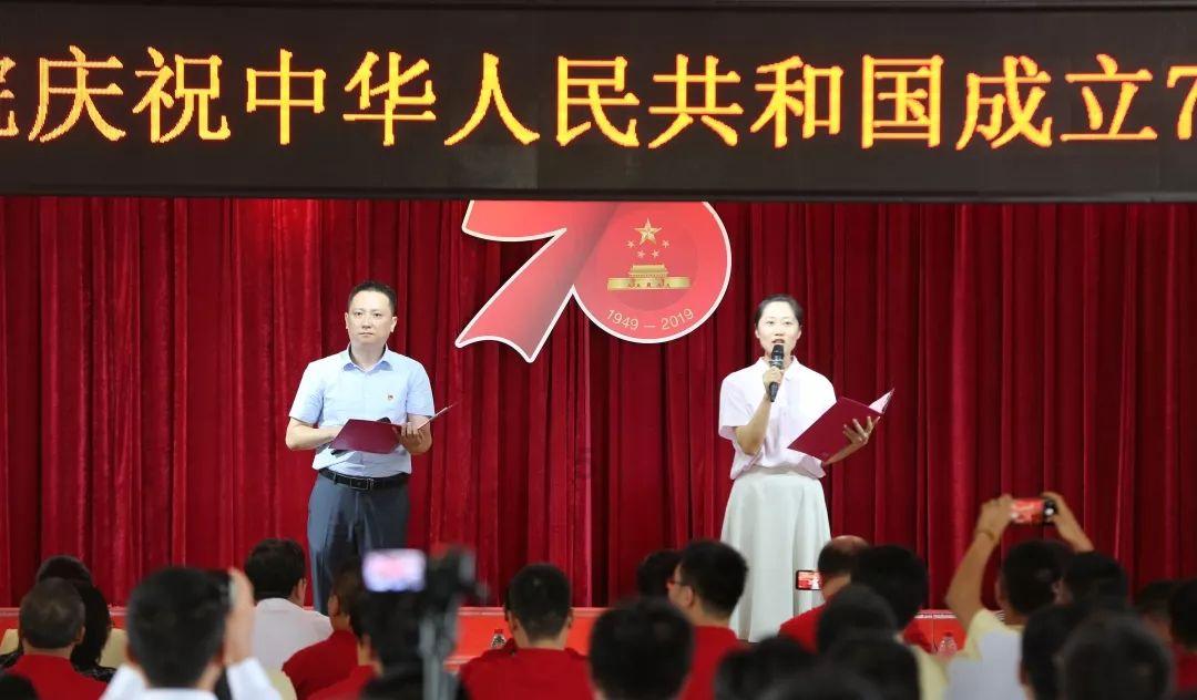 多尼克F1的乒乓球胶皮怎么涂胶水啊？游戏画面