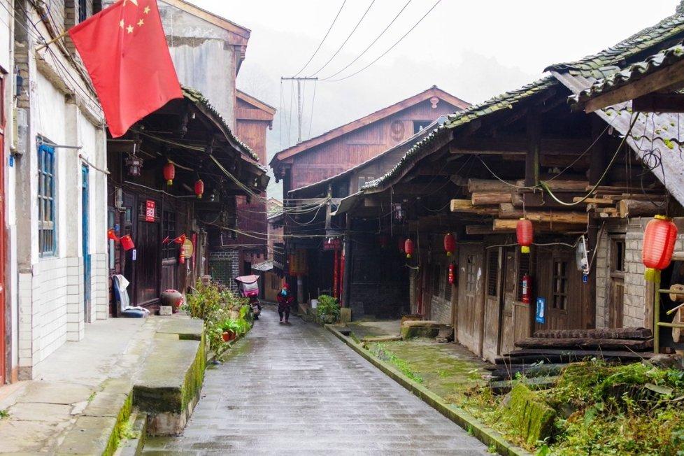 启迪设计申请一种玻璃幕墙外挂渐变尺寸铝板造型的连接结构专利，提高施工效率并保证幕墙系统的安全性